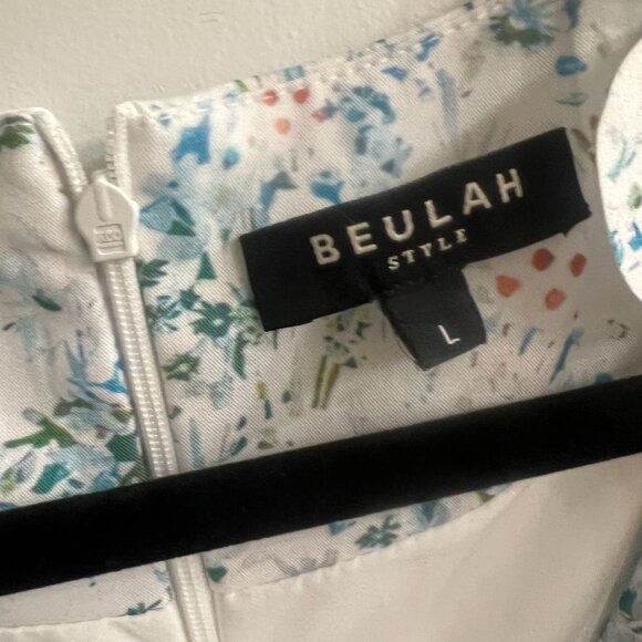 Beulah White & Blue Dress with scalloped sleeves - Picture 4 of 5